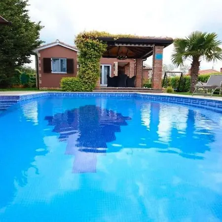 Ferienhaus Gorgeous Holiday In With Private Pool *