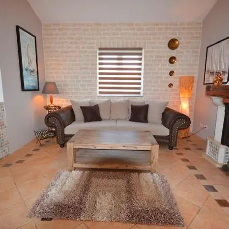 Gorgeous Holiday In With Private Pool Holiday home *